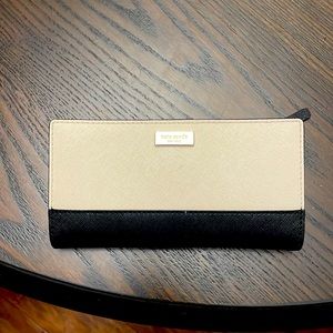 Kate Spade Laurel Way Stacy Clutch Wallet in Black Saffiano Leather